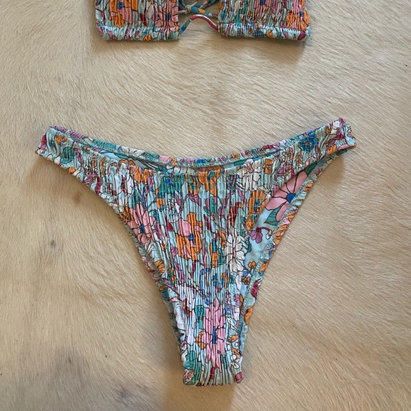 Like New Beach Bunny Adrienne bottom and floral top - Picture 2 of 2